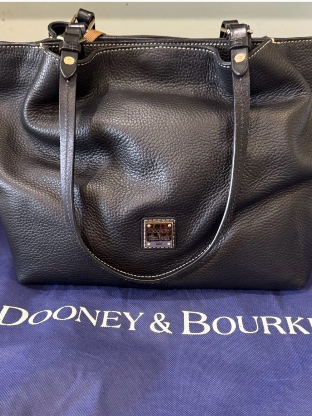 👛 Dooney & Bourke Black Pebbled leather Shoulder Bag Purse with Dust bag